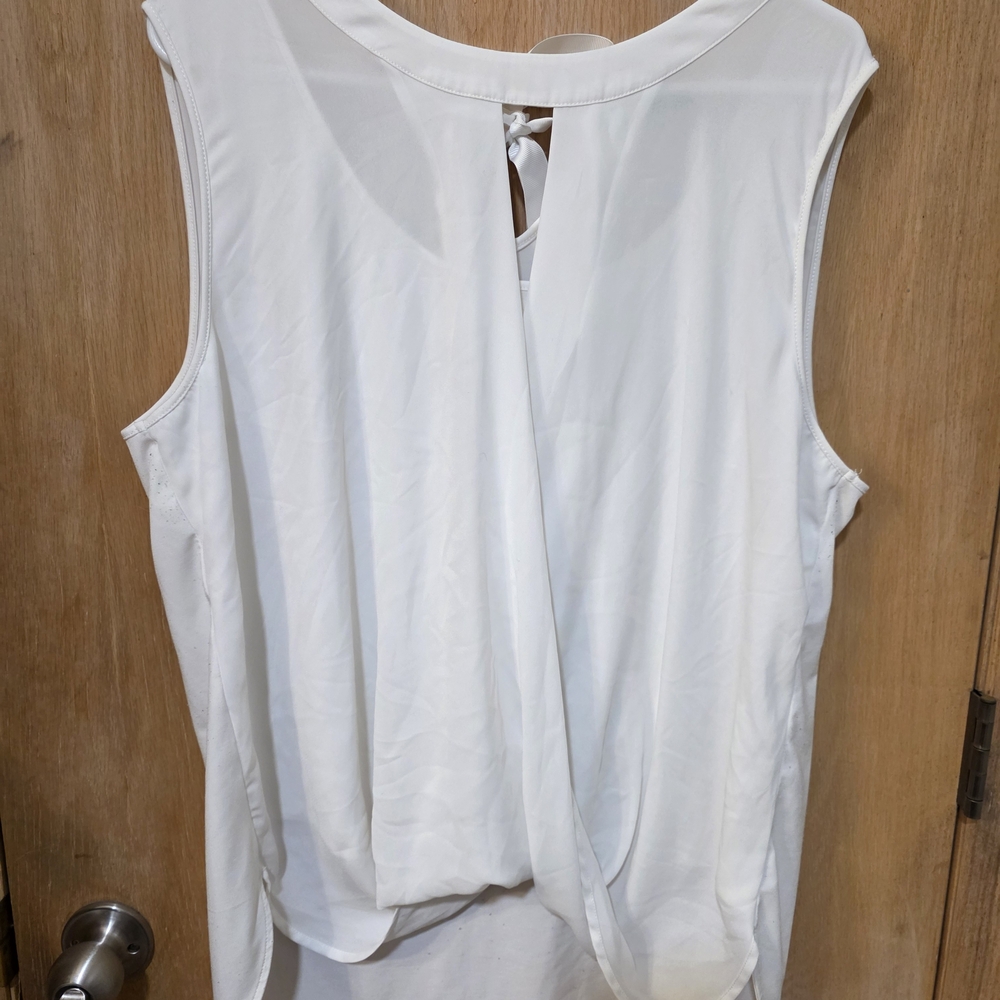 41 Hawthorn White Sleeveless Blouse